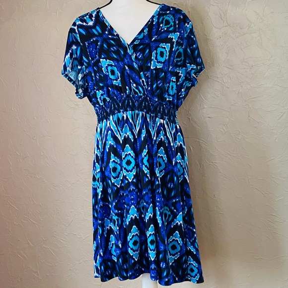 3/$25 Ashley Stewart (18/20) short sleeve  smocked abstract pattern blue dress - Picture 1 of 12